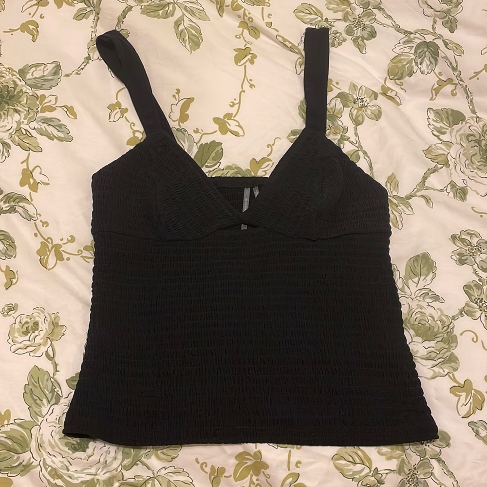 Ribbed black top